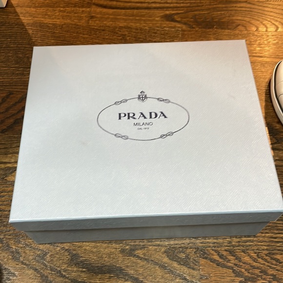NIB: Prada Low top Leather Sneakers Size 40 - Picture 9 of 11